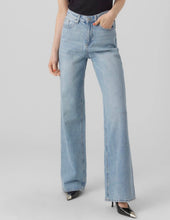 Ladda upp bild till gallerivisning, VMTESSA WIDE Jeans - Light Blue Denim
