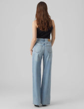 Ladda upp bild till gallerivisning, VMTESSA WIDE Jeans - Light Blue Denim