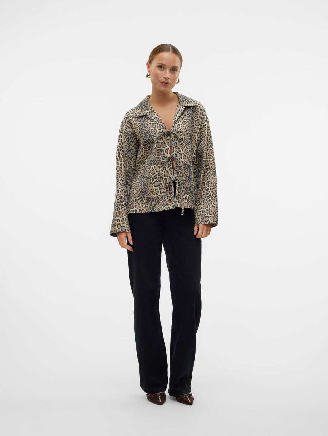 model_shot-front_full