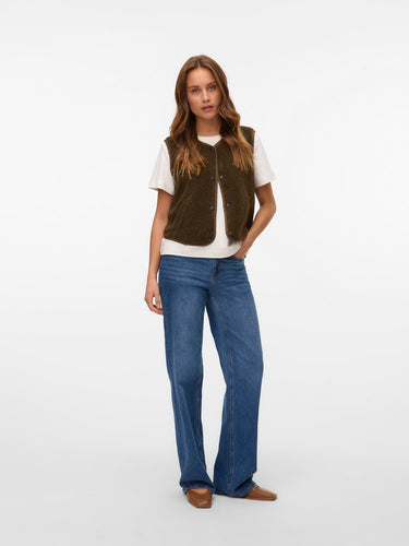 model_shot-front_full